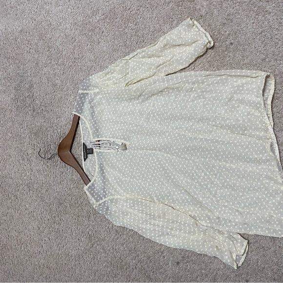 Tommy Bahama sheer ivory top Medium - Picture 3 of 7